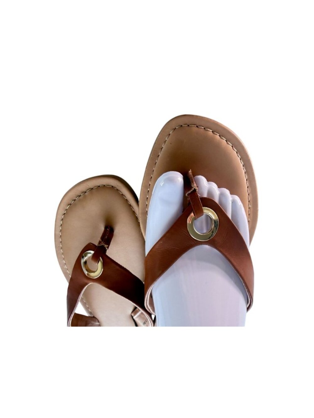 DV by Dolce Vita Women’s 6.5 Cognac Brown Thong Sandals Gold Ring - Picture 4 of 8